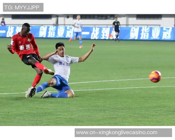 天津泰达足球队奋勇争先力争中超赛季佳绩展现球队新风貌