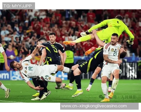 足球场上激情四溢的瞬间与团队合作的力量展现了运动的魅力与人性的光辉